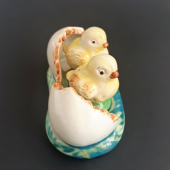 VTG Hatching Chicks in Eggs Shell Salt & Pepper Shakers Chicken Easter Farmhouse - Picture 2 of 13